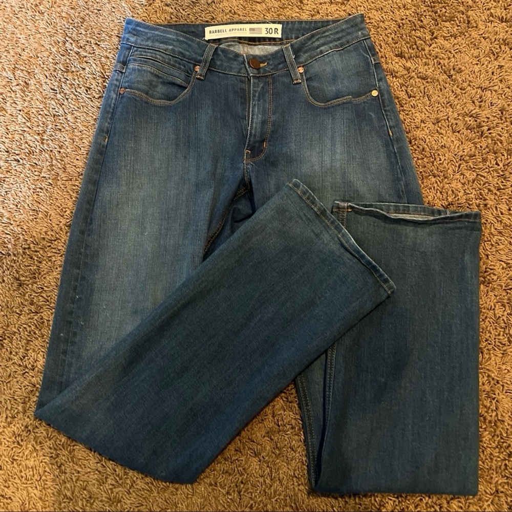 Barbell men’s relaxed athletic jean. Gently worn. No holes/flaws